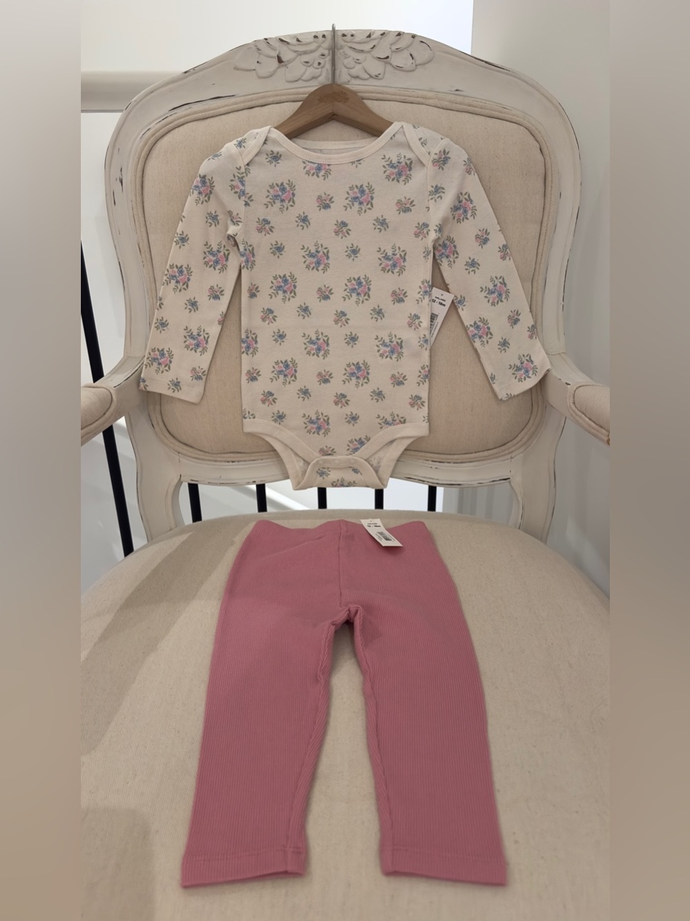 🦢 12~18 Mth Cotton Floral Long-Sleeve Baby Bodysuit & Ribbed Knit Leggings Set